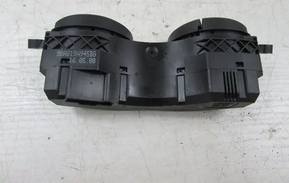 Ford Focus Windscreen/window heater switch 98AG19A945BG
