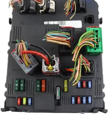 Citroen Berlingo Fuse module 9657999680 S118085320F BSIE0100