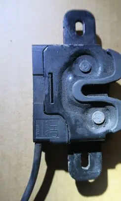 Volvo V70 Engine bonnet/hood lock/catch U9H1A
