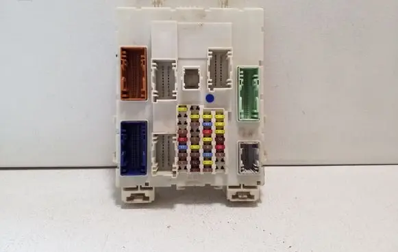 Ford Ranger Fuse module AB3914A073AJ