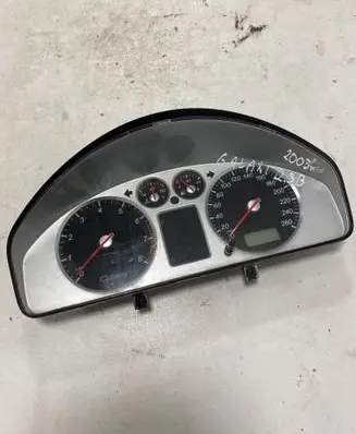 Speedometer (instrument cluster)