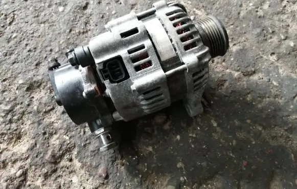 KIA Carens I Generator/alternator