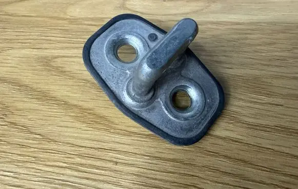 Peugeot Partner Front door lock loop/hook striker 9655466380