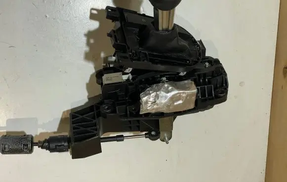 Ford Mustang VI Gear shifter/selector 75G143