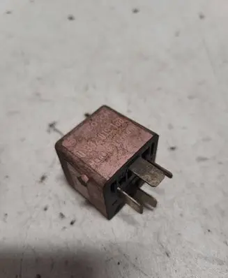 BMW 5 E39 Other relay 0332019168