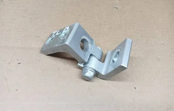 Skoda Octavia Mk2 (1Z) Rear door lower hinge 1Z0833411B