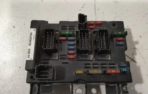 Peugeot 307 Fuse module 9644038780