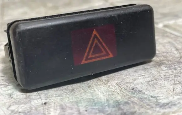 BMW 5 E39 Hazard light switch 8350947