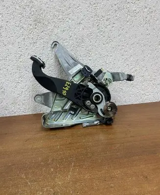 Mercedes-Benz E A207 Handbrake/parking brake lever assembly A2044200684 18146