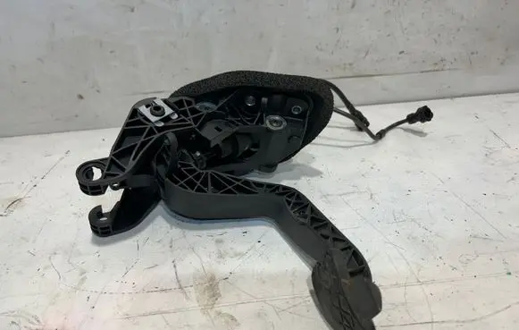 Ford Fiesta Clutch pedal AY117B633 00469541