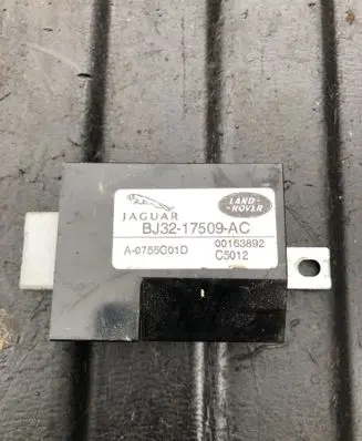 Land Rover Evoque I Window wiper interval relay BJ3217509AC
