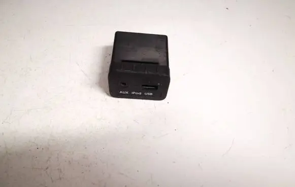 KIA Sportage USB socket connector 961103w000 96110-3w000