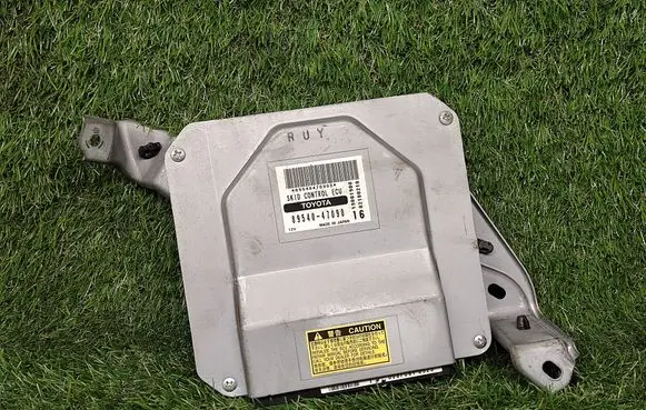 Toyota Prius (NHW20) ABS control unit/module 8954047090