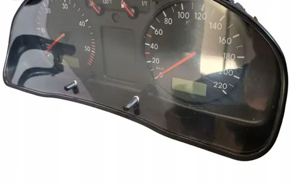 Volkswagen PASSAT B5 Speedometer (instrument cluster) 3B1919860C