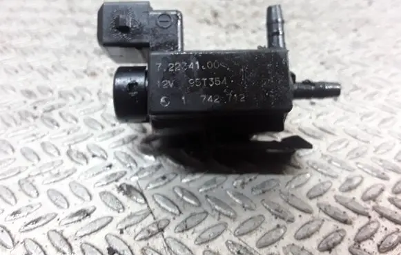 BMW 5 E39 Turbo solenoid valve 72234100 1742712