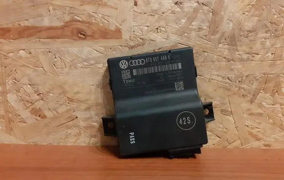 Audi A5 8T 8F Gateway control module 8T0907468K