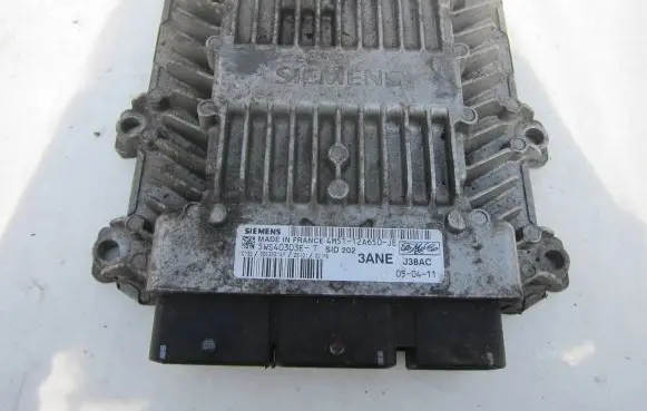 Ford Focus Engine control unit/module 5WS40303ET