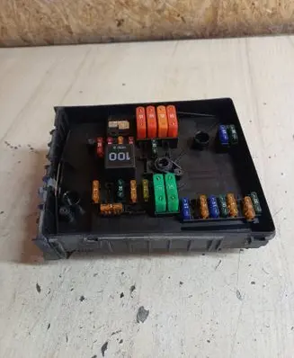 Volkswagen Golf V Fuse module 1K0937125A 017183071