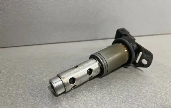 BMW 3 E92 E93 Camshaft vanos timing valve 7585425 13151284
