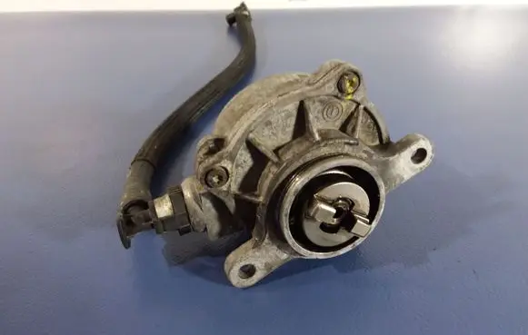 Renault Master II Vacuum pump 8200102535