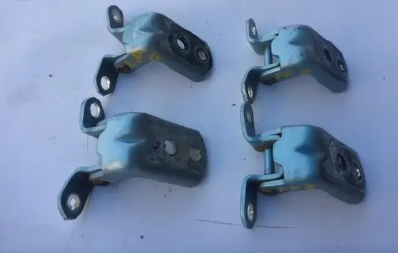 Nissan Note (E12) Front door hinge set 