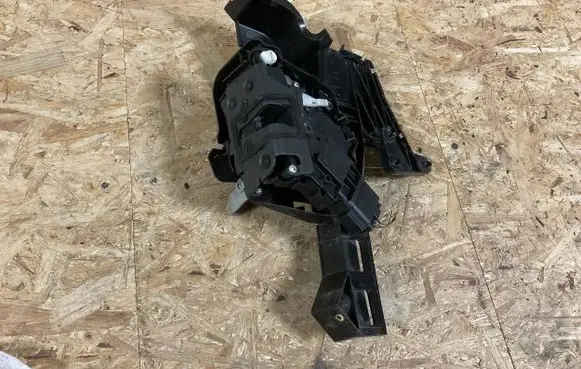 Ford Focus Rear door lock 240000000