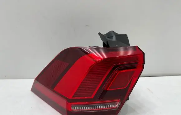 Volkswagen Tiguan Rear/tail lights 5NA945095C