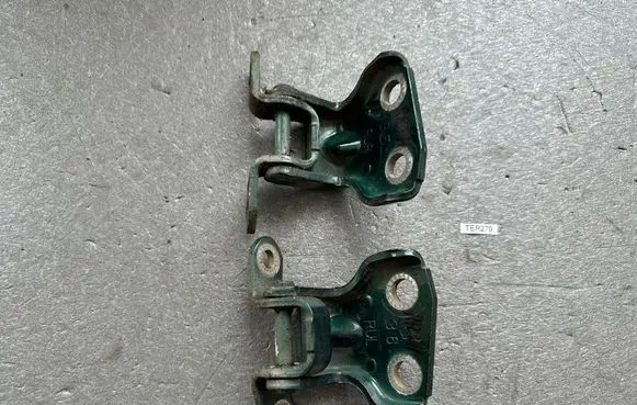 Nissan Terrano Rear door lock loop/hook striker 8240190J10 8240090J10