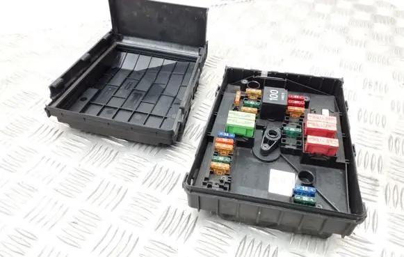 Skoda Superb B6 (3T) Fuse box set 1K0937125A 1K0937132F
