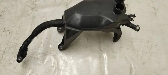 Mercedes-Benz A W176 Oil breather separator A1330105600
