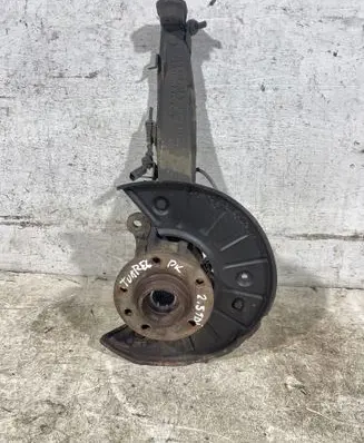 Volkswagen Touareg I Front wheel hub spindle knuckle 7l6402257a