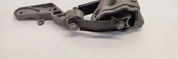 Volvo S80 Engine mounting bracket 6G926P082AB