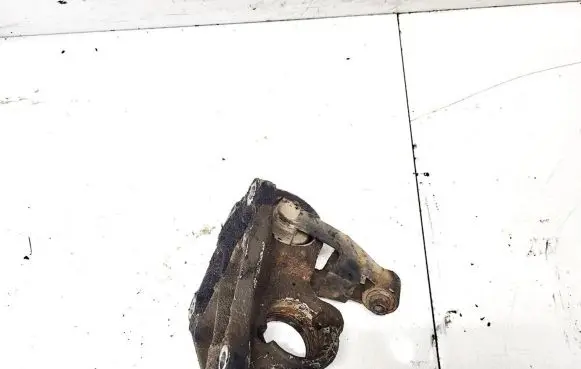 Citroen Xsara Engine mount bracket