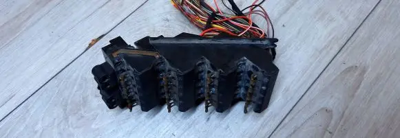 Mercedes-Benz E W124 Fuse module 1245402050
