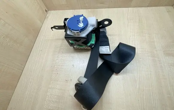 Mazda 6 Front seatbelt TKAH2EH862 0437002 305272210