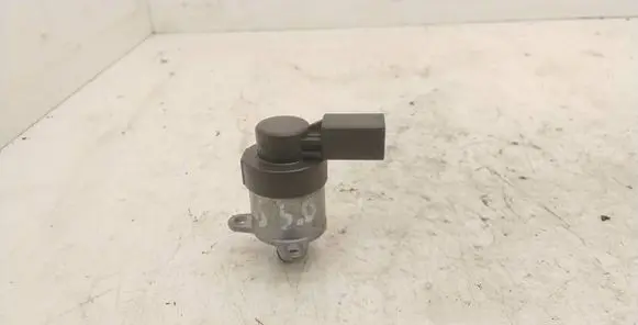 BMW 7 E65 E66 Fuel pressure sensor 0928400498 0381743531