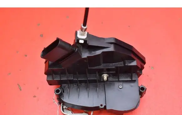 Ford Mondeo MK I Front door lock FS7A5421813CA
