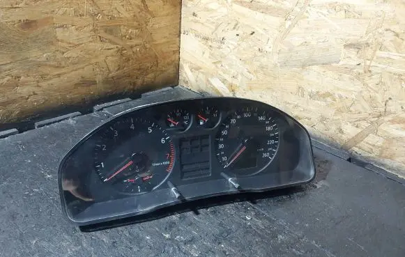 Audi A4 S4 B5 8D Speedometer (instrument cluster) 8D0919861C