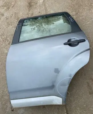 Mitsubishi Outlander Rear door