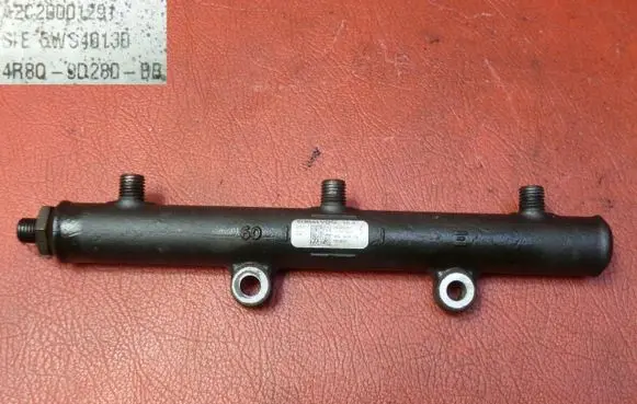 Land Rover Discovery 3 - LR3 Fuel main line pipe 4R8Q9D280BB