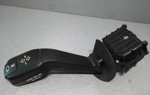 BMW 5 E39 Indicator stalk 8352172