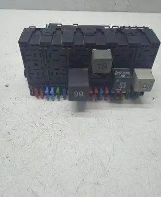 Volkswagen Golf III Fuse box set 357937039