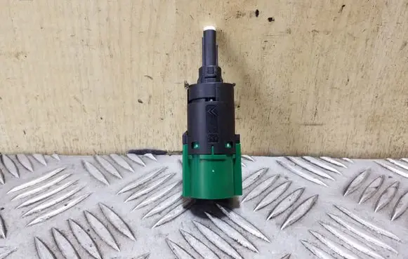 Peugeot 208 Brake pedal sensor switch 9670430580
