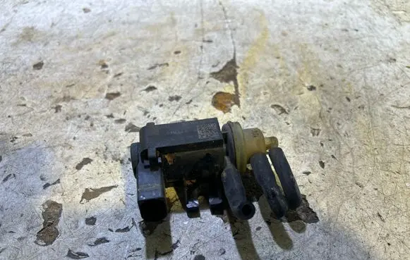 Audi Q3 8U Turbo solenoid valve 1K0906627B 11464A 616521