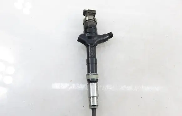 Toyota Corolla E120 E130 Fuel injector 236700G010