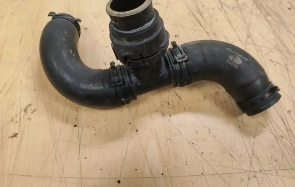 Land Rover Range Rover Sport L494 Engine coolant pipe/hose CPLA8260CD