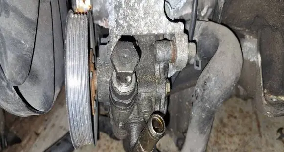Audi A4 S4 B5 8D Power steering pump 038145255D