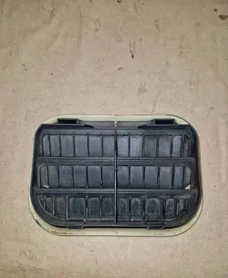 Volvo V70 Quarter panel pressure vent 31250723