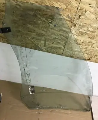 KIA Sorento Front door window glass four-door AS2