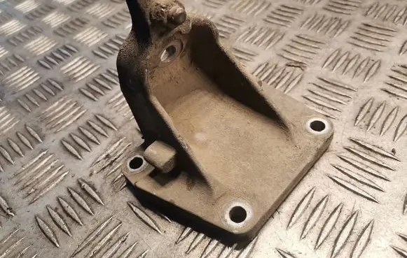 BMW 7 E38 Engine mounting bracket 1093812